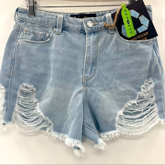 Indigo Rein Pants - NWT Indigo Rein Distressed Super High Rise Shorts Light Wash Size 7/27